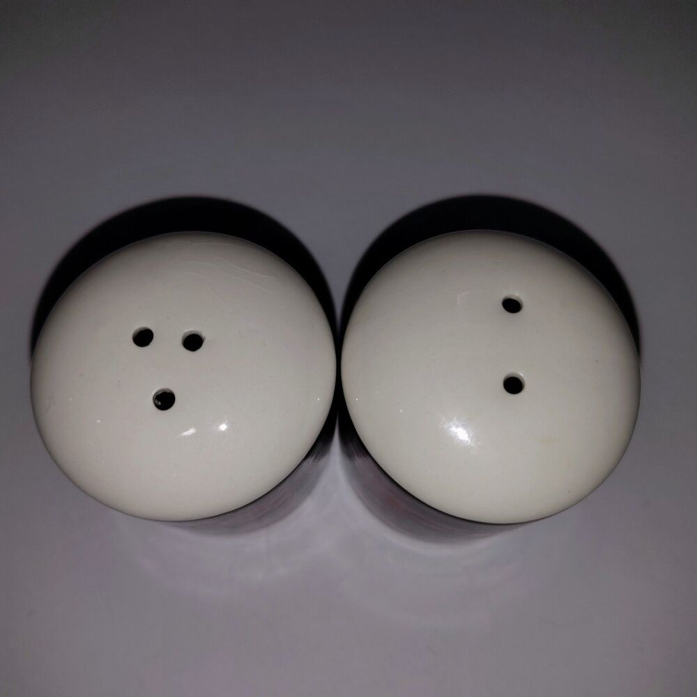 2pc set of salt and pepper shakers (app. 3") red and black buffalo check - Picture 2 of 8